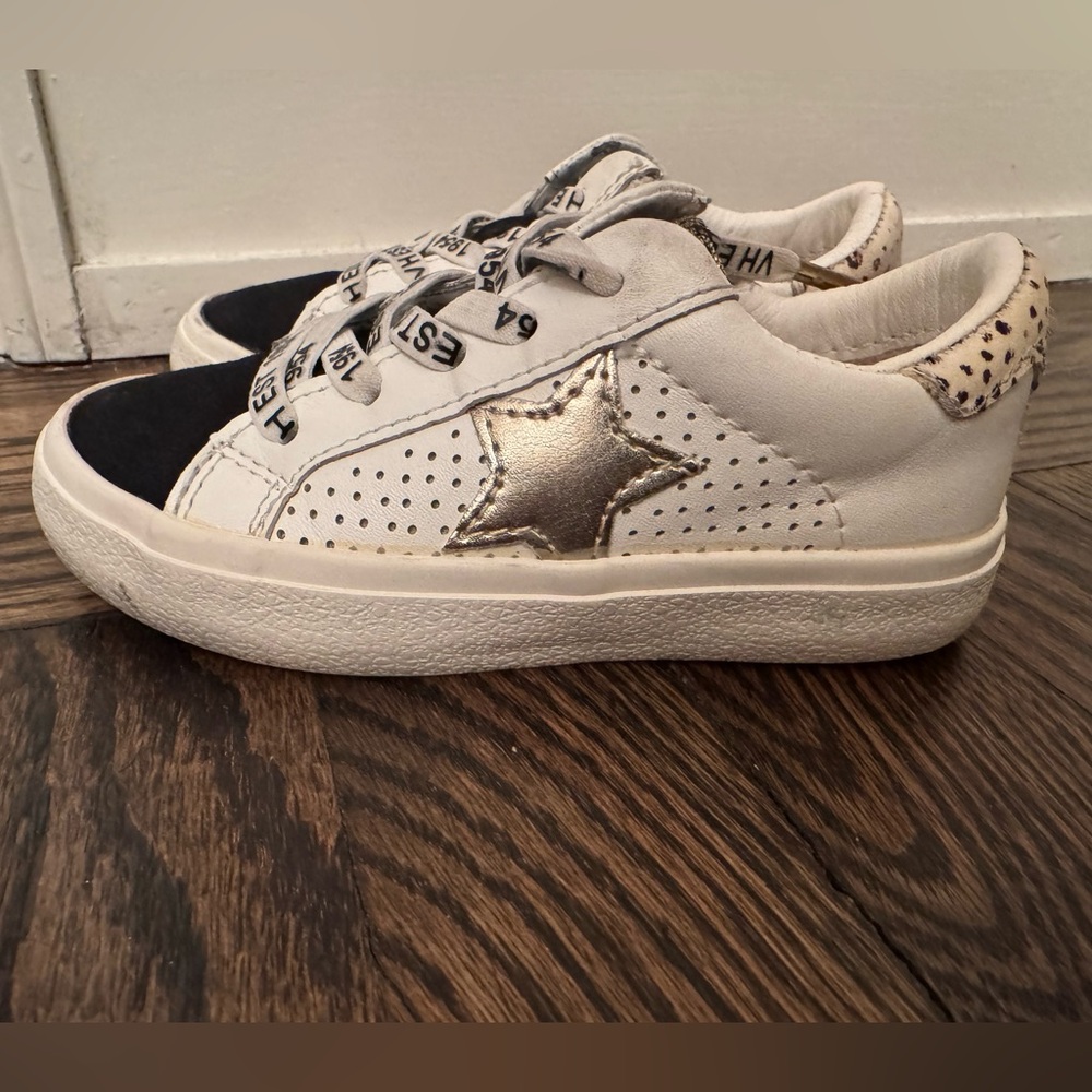 Vintage Havana Girls Sneakers. Size 9.